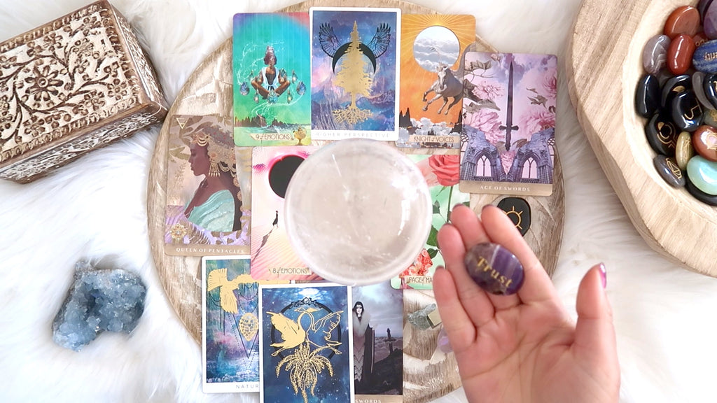5 mins Recorded Video - Tarot + Crystal Reading - One Question - $40 AUD